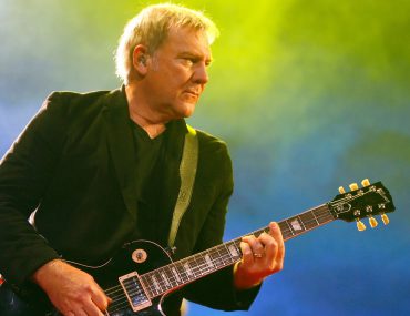 Guitarist Alex Lifeson's Wiki: Early Life, Career, Net Worth, Real Name, Wife, Family, Bio