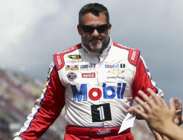 Who is Racer Tony Stewart? His Wiki: Net Worth, Engaged Fiance, Married Wife, Daughter, Accident, Crash
