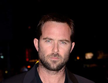 Who is actor Sullivan Stapleton? His Wiki: Wife, Net Worth, Married, Height, Age, Bio, Early Life, Education, Career, Body Measurements