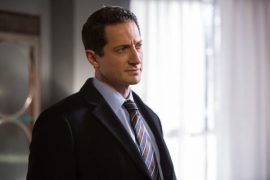 Who's Sasha Roiz? Is he married? Wiki: wedding ring, family, wife, brother