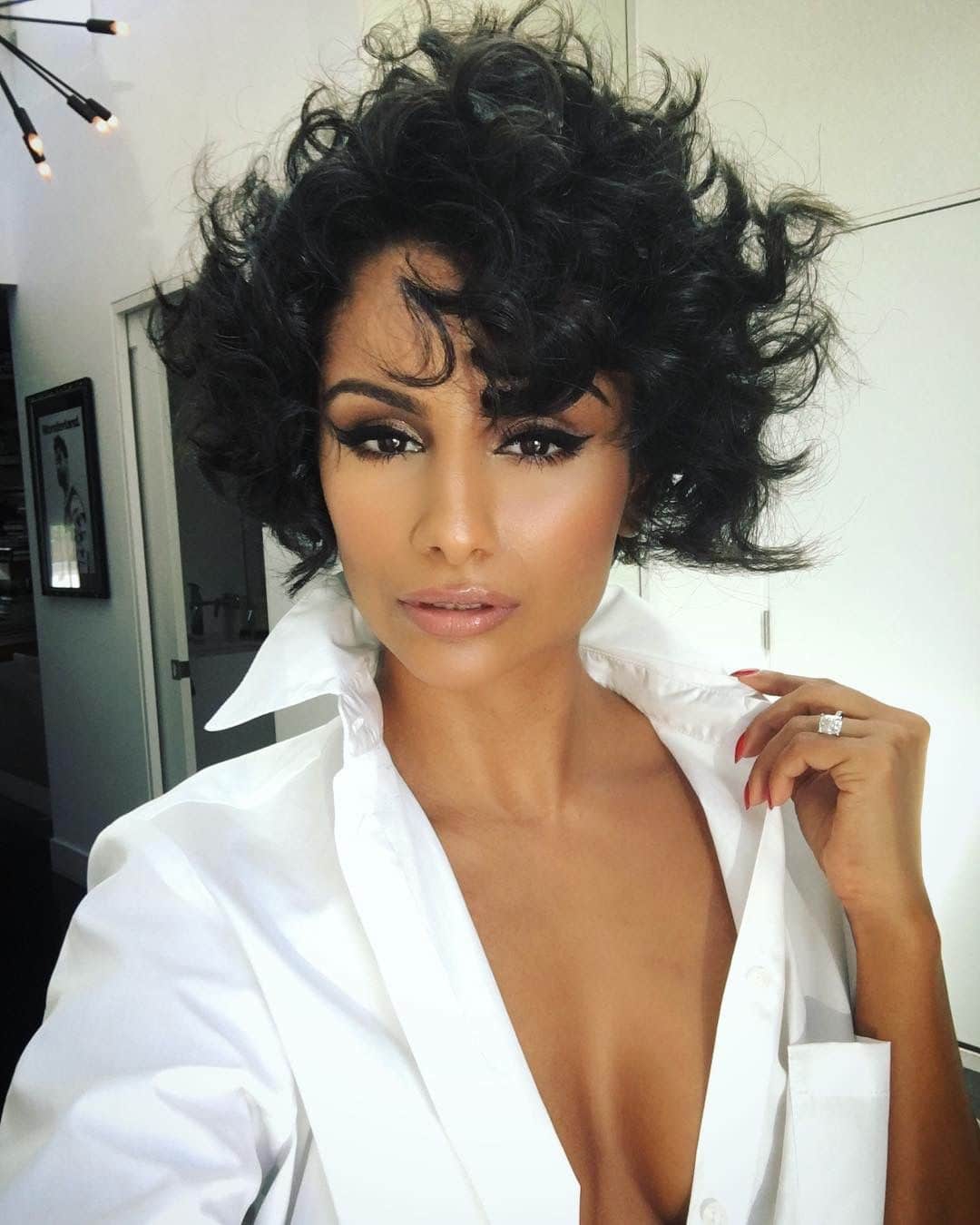 Nazanin mandi nationality