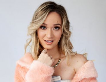 Who is Youtuber Alisha Marie? Her Wiki: Age, Height, Siblings, House, Bizaardvark, Net Worth, Parents, Education