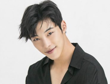 Who is actor Woo Do-Hwan? His Wiki: Net Worth, Family, Facts, Career, Affair, Parents, Girlfriend, Married, Dating, Weight, Siblings