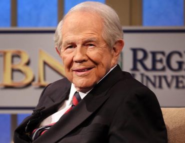 Who is senator Pat Robertson from “The 700 Club”? His Wiki: Net Worth, House, Wife, Family, Health