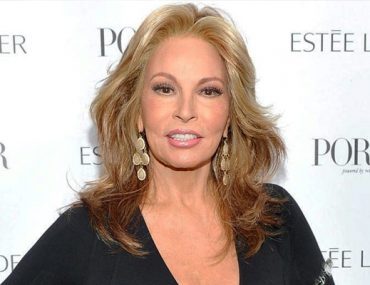 Where is Raquel Welch now? Is she still alive? Her Wiki: Daughters, Today Net Worth, Parents, House, Married