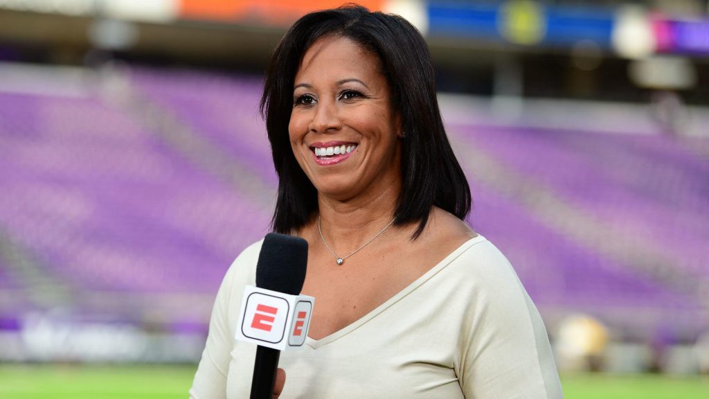 Who is Lisa Salters from ESPN? Wiki, Basketball Career, Salary, Muscles