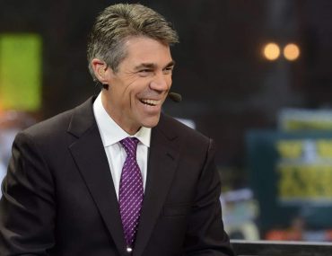 What happened to Chris Fowler from ESPN? His Bio: Salary, Wife Jennifer Dempster, Net Worth, House, Kids