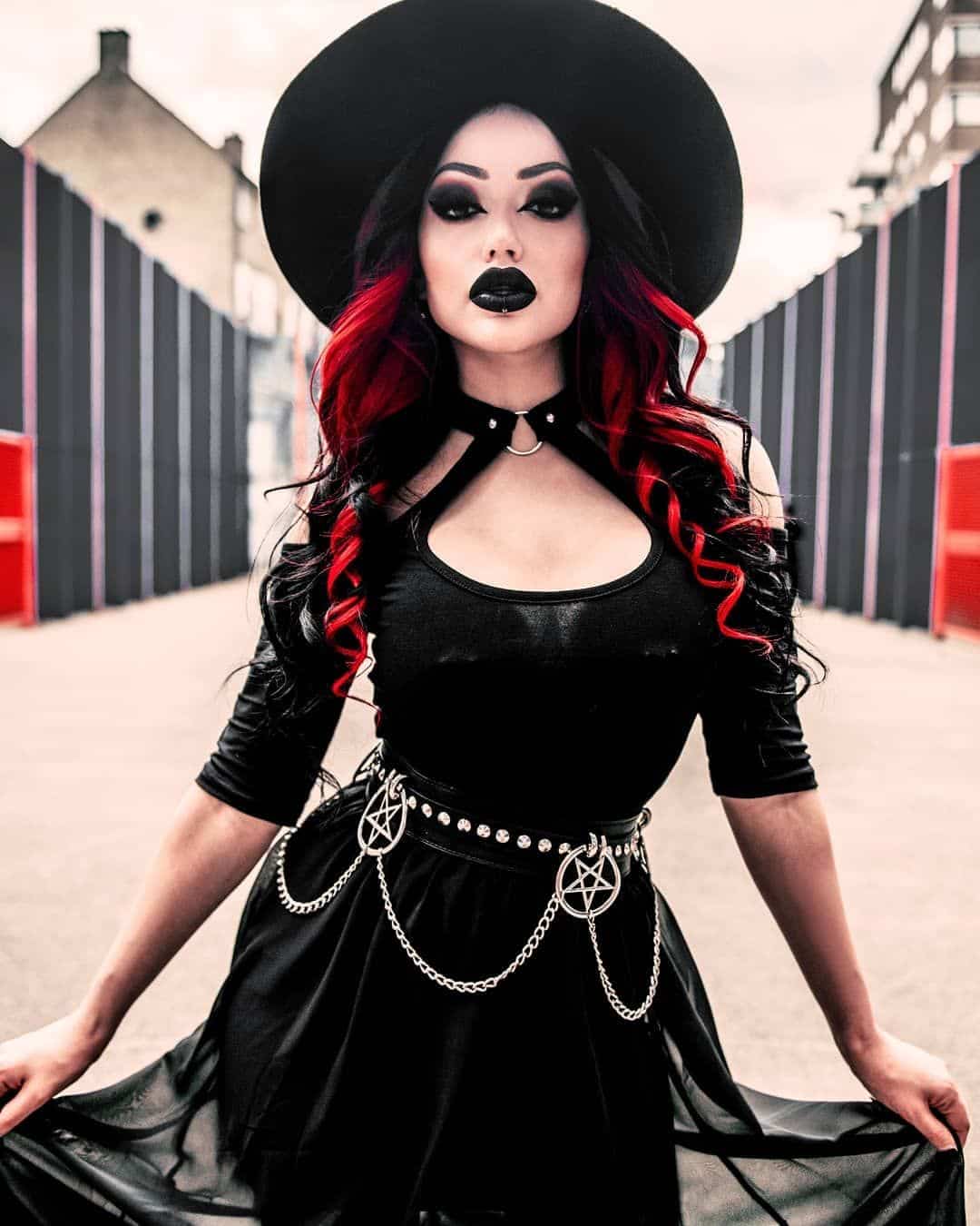 Нини дивайн. Дэни дювайн. Dani Divine сатанизм. Dani Divine goth. Dani Divine Dani Готическая модель.