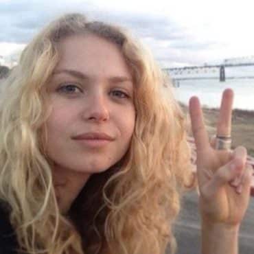 What movies has Penelope Mitchell been in? Her age, height - Biography