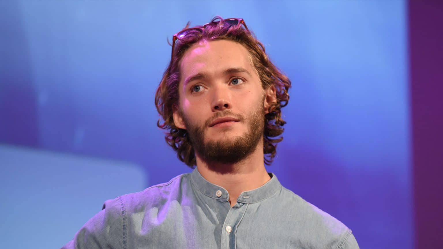 Why did Toby Regbo leave Reign? His Age, Height, Career, spouse