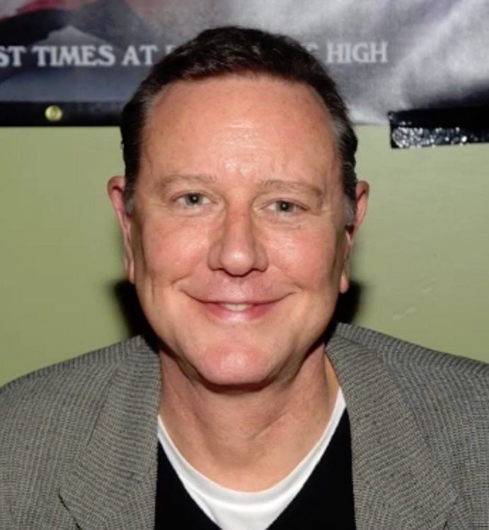 What happened to Judge Reinhold? His Age, Height, Net Worth Biography